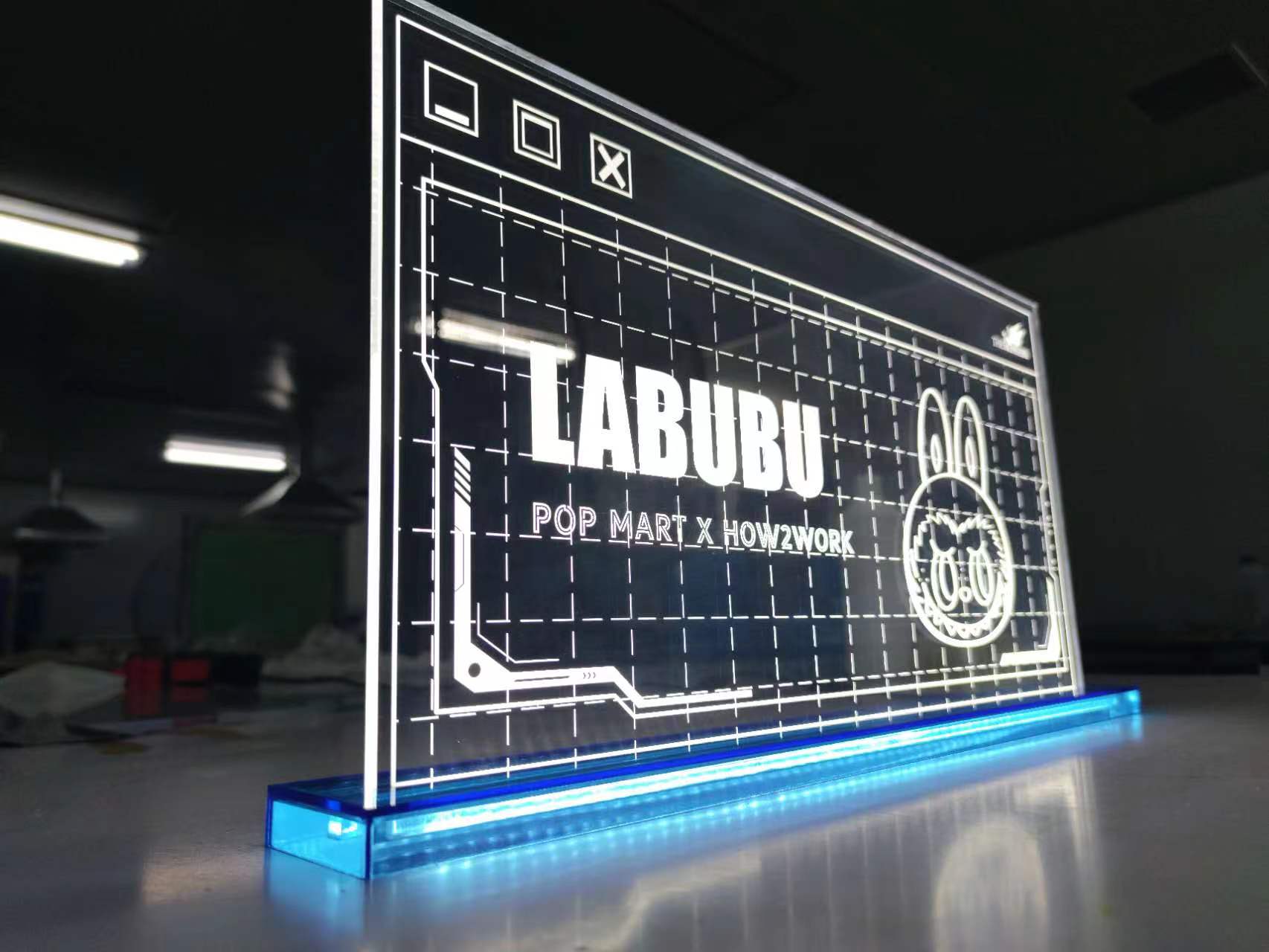 亚克力台卡透明LED发光展示丝印喷绘广告展示牌泡泡玛特展示桌牌 图片 4